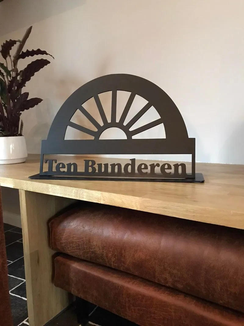 Logo vakantiewoning gelaserd in cortenstaal